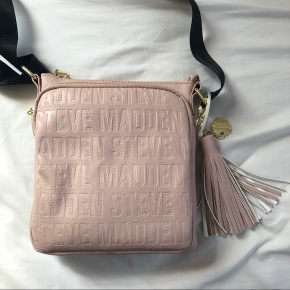 Steve Madden Handbags - NWOT Steve Madden BGlamm Crossbody Bag